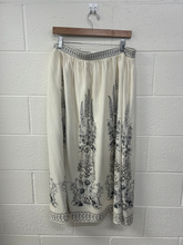 Load image into Gallery viewer, Max Studio Long Skirt Size Extra Large
