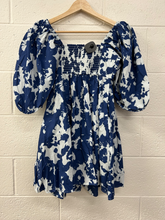 Load image into Gallery viewer, Abercrombie &amp; Fitch Dress Size Small
