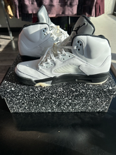 Load image into Gallery viewer, Jordan Mens Athletic Shoes Mens 13
