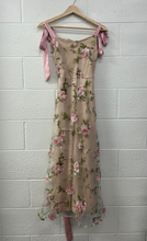 Load image into Gallery viewer, Lulus Maxi Dress Size Medium
