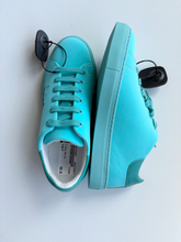 Load image into Gallery viewer, Casual Shoes Womens 8
