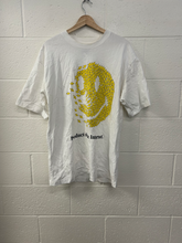 Load image into Gallery viewer, T-shirt Size Large
