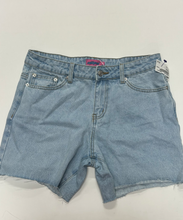 Load image into Gallery viewer, Edikted Shorts Size Medium
