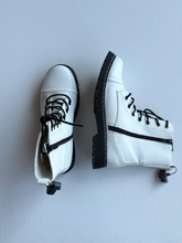 Load image into Gallery viewer, Boots Womens 6.5
