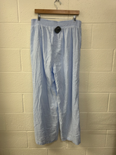 Load image into Gallery viewer, Aerie Pants Size Extra Large
