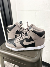 Load image into Gallery viewer, Nike Casual Shoes Womens 9
