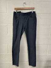 Load image into Gallery viewer, Vuori Athletic Pants Size Small
