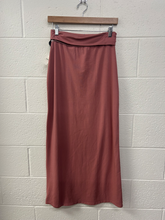 Load image into Gallery viewer, Aerie Long Skirt Size Medium
