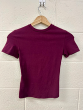 Load image into Gallery viewer, Skims Short Sleeve Top Size Extra Small
