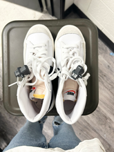 Load image into Gallery viewer, Nike Womens Athletic Shoes Womens 6
