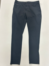 Load image into Gallery viewer, Vuori Pants Size 34

