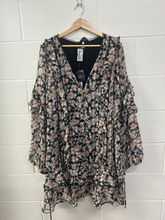 Load image into Gallery viewer, Fashion Nova Dress Size 2XL
