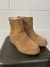 Load image into Gallery viewer, Uggs Boots Womens 6
