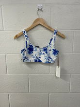 Load image into Gallery viewer, Sports Bra Size Extra Small
