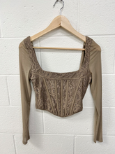 Load image into Gallery viewer, White Fox Long Sleeve Top Size Medium

