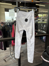 Load image into Gallery viewer, Lulu Lemon Athletic Pants Size Small
