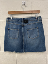 Load image into Gallery viewer, Asos Short Skirt Size Large
