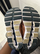Load image into Gallery viewer, On Cloud Womens Athletic Shoes Womens 8
