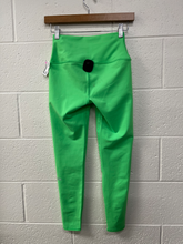 Load image into Gallery viewer, Alo Athletic Pants Size Extra Small
