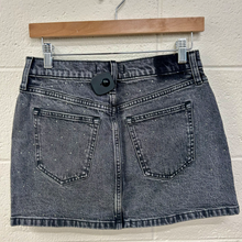 Load image into Gallery viewer, Abercrombie &amp; Fitch Short Skirt Size Small

