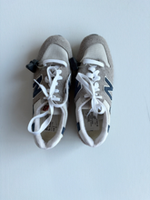 Load image into Gallery viewer, New Balance Womens Athletic Shoes Womens 9
