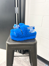 Load image into Gallery viewer, Uggs Casual Shoes Womens 9
