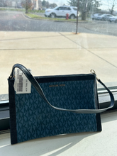 Load image into Gallery viewer, Wallet Michael Kors
