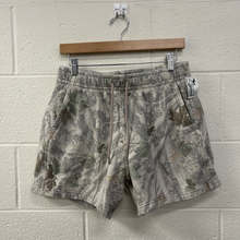 Load image into Gallery viewer, Abercrombie &amp; Fitch Shorts Size Small

