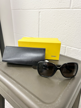Load image into Gallery viewer, Sunglasses Fendi
