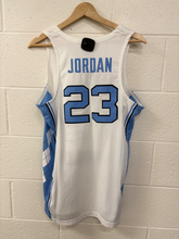Load image into Gallery viewer, Jordan Mens Fan Apparel Size Medium
