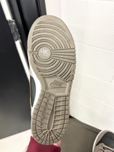 Load image into Gallery viewer, Nike Casual Shoes Womens 9
