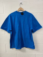Load image into Gallery viewer, White Fox T-Shirt Size Large

