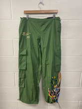 Load image into Gallery viewer, Ed Hardy Pants Size 3/4 (27)
