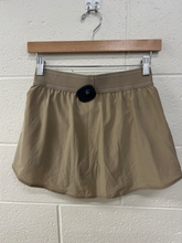 Load image into Gallery viewer, Alo Athletic Shorts Size Small

