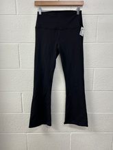 Load image into Gallery viewer, Alo Athletic Pants Size Medium
