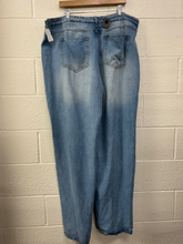 Load image into Gallery viewer, Fashion Nova Denim Size 18/20 (36)
