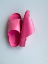 Load image into Gallery viewer, Nike Sandals Womens 8
