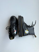 Load image into Gallery viewer, Dr Martens Boots Womens 9
