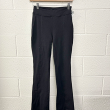 Load image into Gallery viewer, Alo Athletic Pants Size Small
