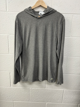 Load image into Gallery viewer, Vuori Athletic Top Size Small

