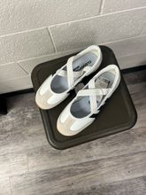 Load image into Gallery viewer, Adidas Casual Shoes Womens 6.5
