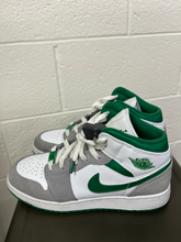 Load image into Gallery viewer, Jordan Womens Athletic Shoes Womens 8
