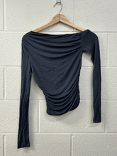 Load image into Gallery viewer, White Fox Long Sleeve Top Size Extra Small
