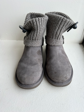 Load image into Gallery viewer, Uggs Boots Womens 5
