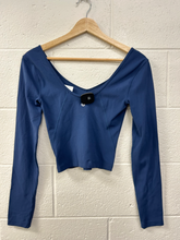 Load image into Gallery viewer, Lululemon Athletic Top Size Medium
