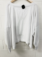 Load image into Gallery viewer, Free People Sweatshirt Size Extra Small
