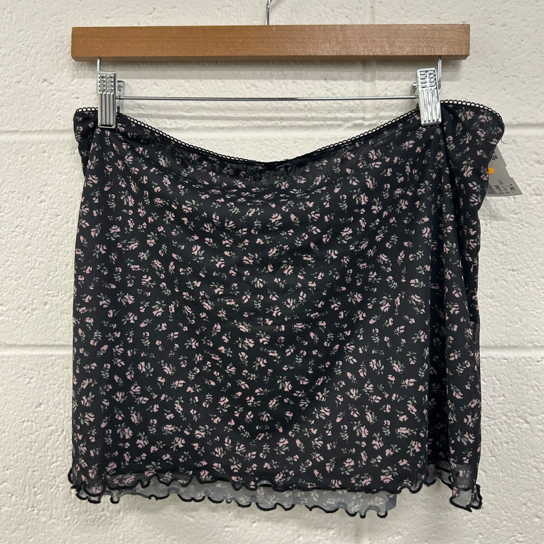 Divided Short Skirt Size Large