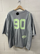Load image into Gallery viewer, Nike Athletic Top Size Large
