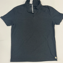 Load image into Gallery viewer, Vuori Athletic Top Size Large
