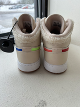 Load image into Gallery viewer, Nike Casual Shoes Womens 8.5
